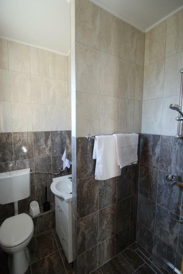 Batinic Apartmani โอมิช ภายนอก รูปภาพ