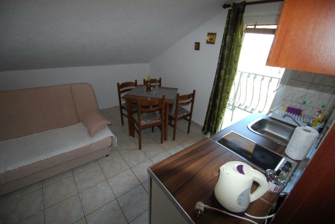 Batinic Apartmani โอมิช ภายนอก รูปภาพ